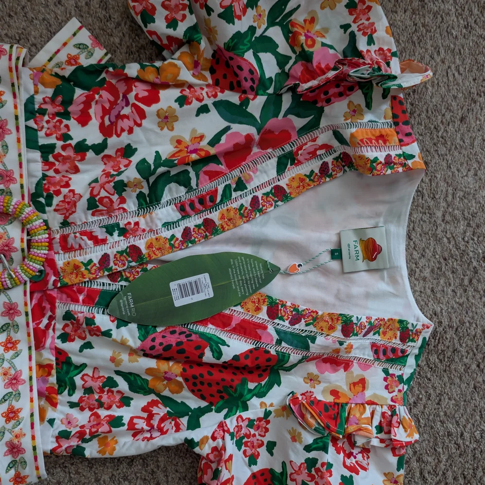 Farm Rio Strawberry Mixed Floral Shorts Jumpsuit NWT Size S Beaded Belt Romper - Picture 3 of 10
